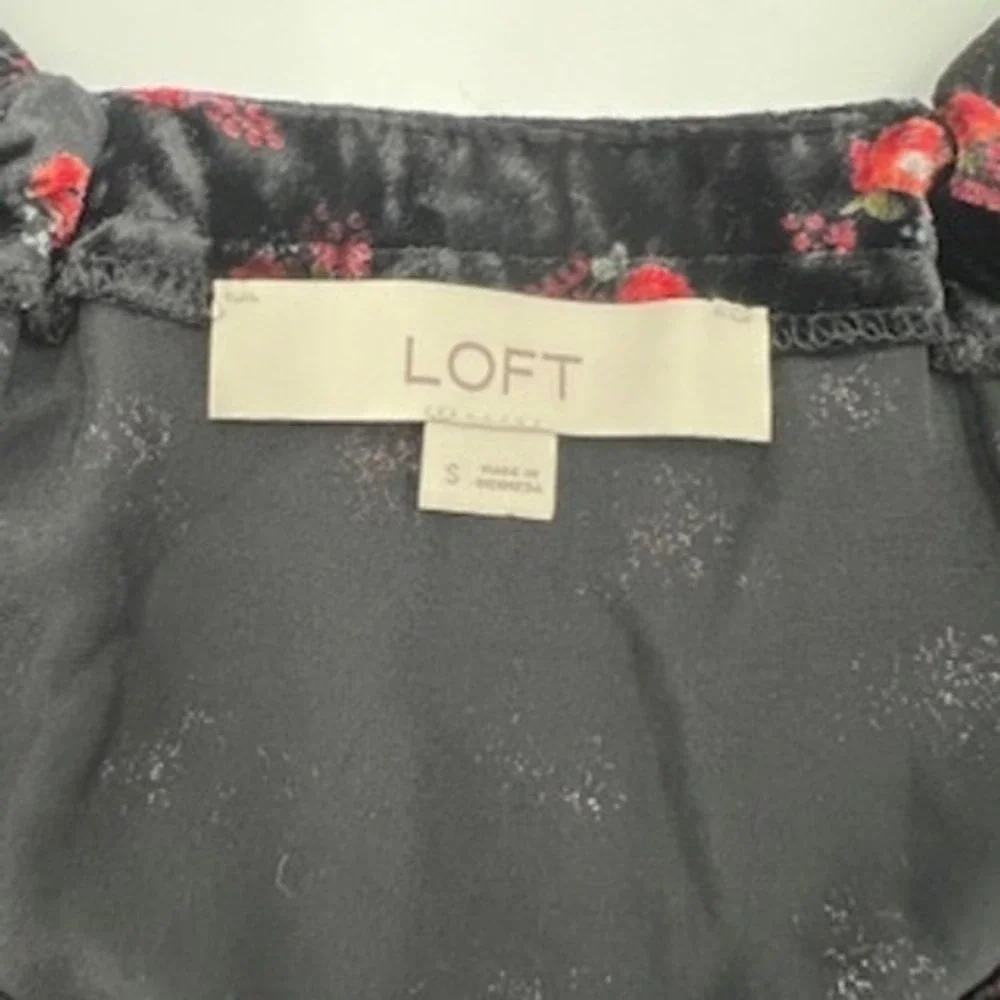 LOFT Womens Black Red Floral Velvet Sweetheart Puff Sleeve Blouse Top Small‎